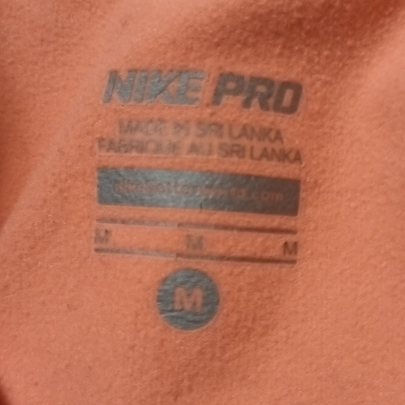 womans medium Nike sweater/shirt - Picture 3 of 4
